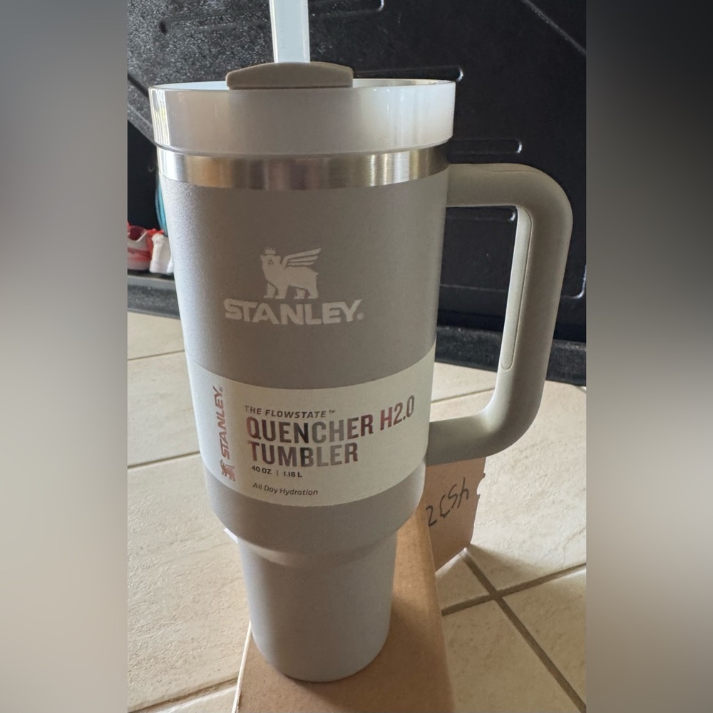 40oz Stanley Tumbler Cup BRAND NEW IN BOX Color= Ash